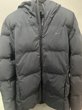 Patagonia Hooded Puffer Jacket in Navy Blue
